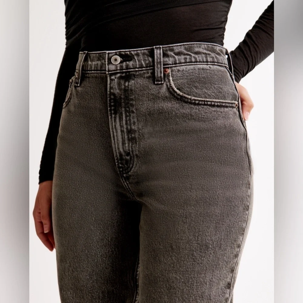 NWT Abercrombie Curve Love Ultra High Rise 90s Straight Jean - Picture 7 of 10